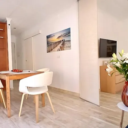 Дом отдыха Bungalo De Ines Con 2 Terrazas Y Patio *